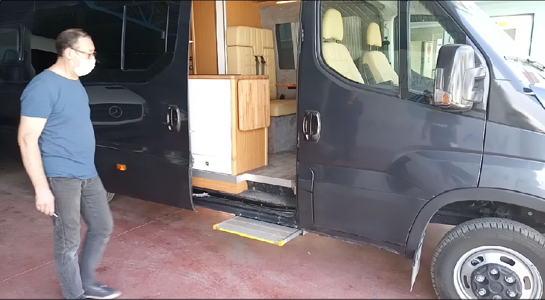 Electric Side Step Operation